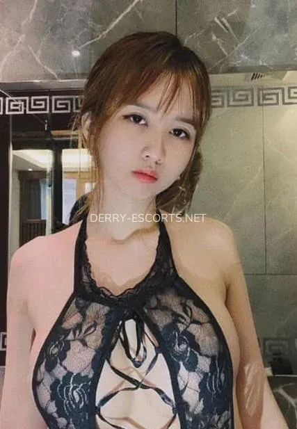 Derry escorts Emilia — 3