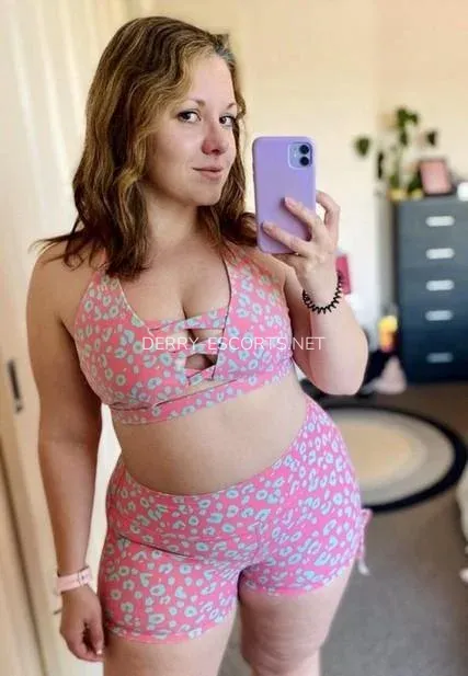 Derry escorts Rut — 1