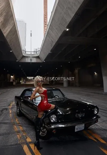 Derry escorts Viktoria — 1