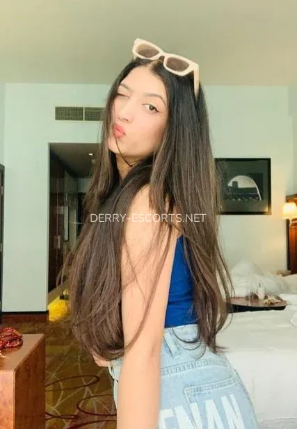 Derry escorts Ebba — 3