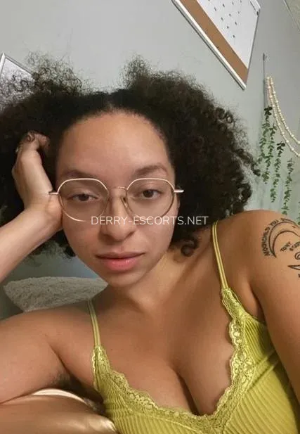 Derry escorts Ellen — 4