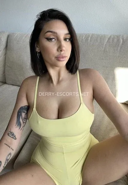 Derry escorts Elin — 1