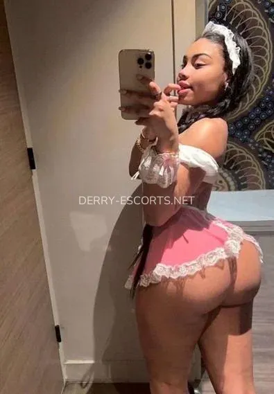 Derry escorts Elin — 3