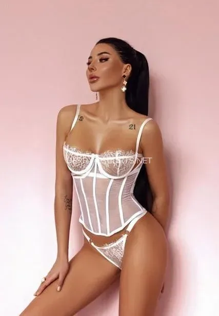 Derry escorts Sara — 1