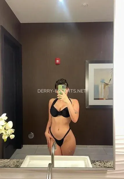 Derry escorts Siv — 5