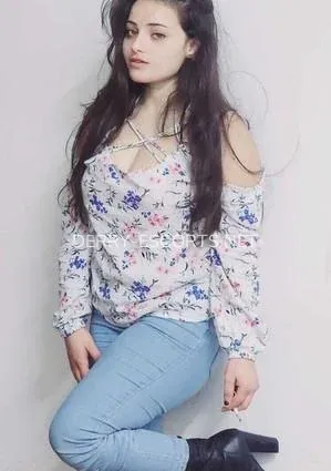 Derry escorts Elise — 4