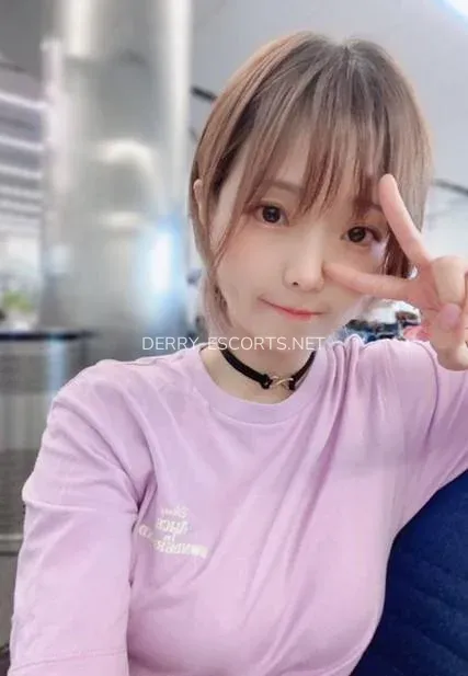 Derry escorts Lydia — 4