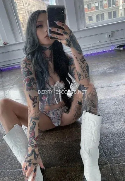 Derry escorts Siv — 6