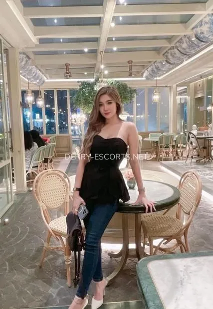 Escort djevojka Linnéa - Derry