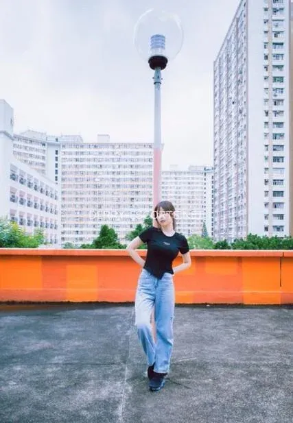 Derry escorts Lydia — 1