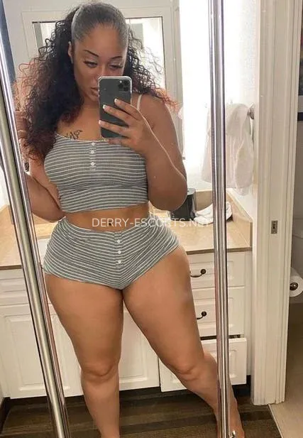 Derry escorts Abril — 3