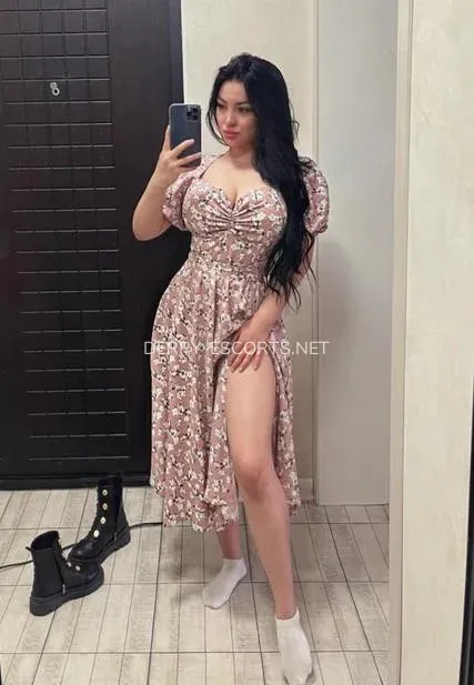 Derry escorts Emilia — 3