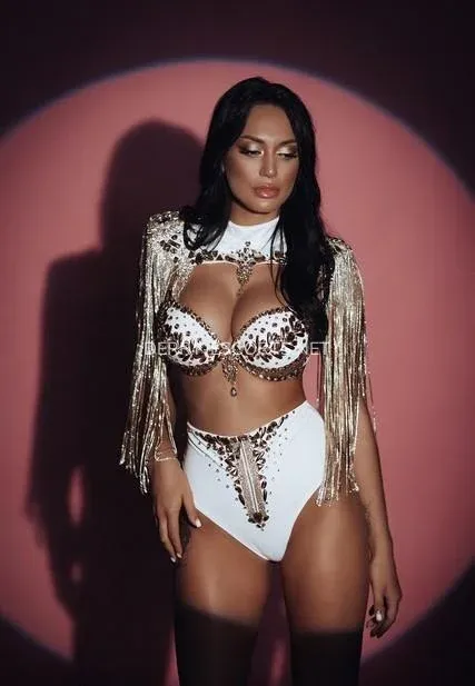 Derry escorts Abigail — 4