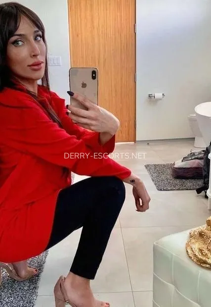 Derry escorts Isaura — 2