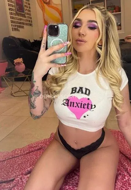 Derry escorts Margareta — 1