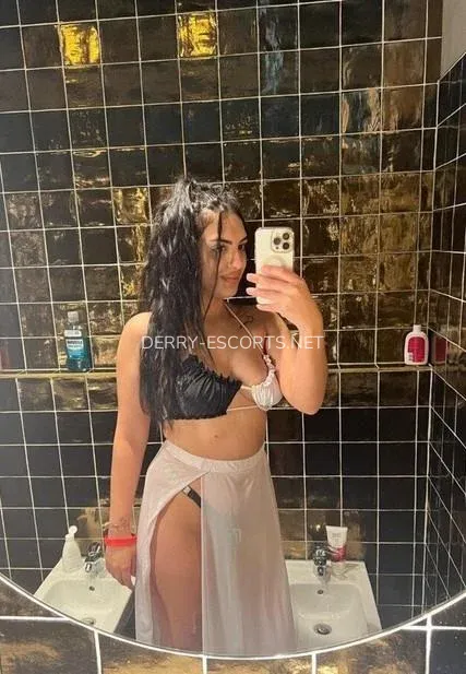 Derry escorts Linnéa — 3