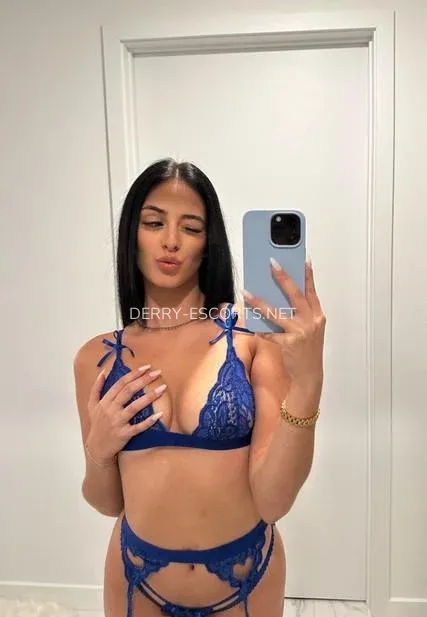 Derry escorts Louise — 4