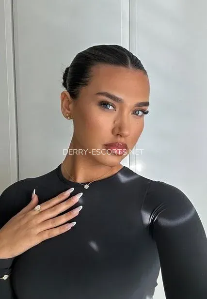 Derry escorts Katarina — 5